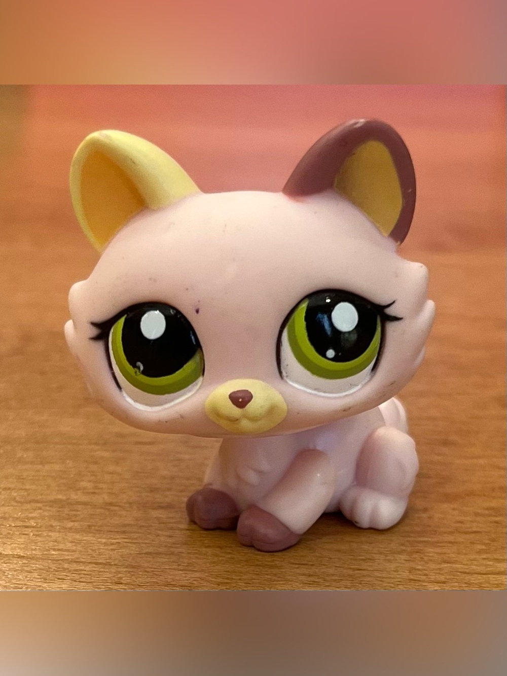 Hasbro Littlest Pet Shop LPS #1628 Crouching Cat Pink Purple Green Eyes